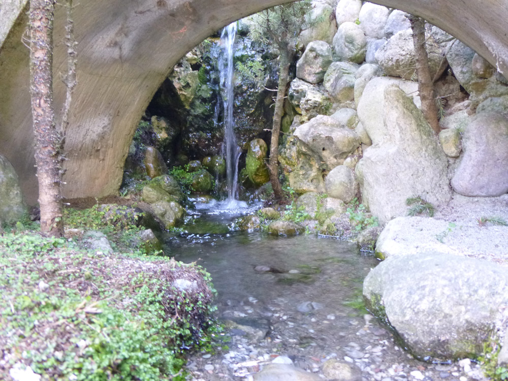 Figure 6. The waterfall and the main bridge of the town, characterized a span width of about 90 cm