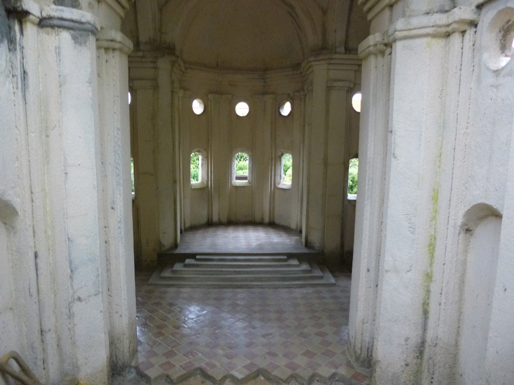 Figure 8. The interior of the cathedral during the realization of the pavement