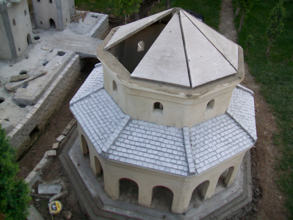 Figure 4. The mausoleum during the construction of the roof